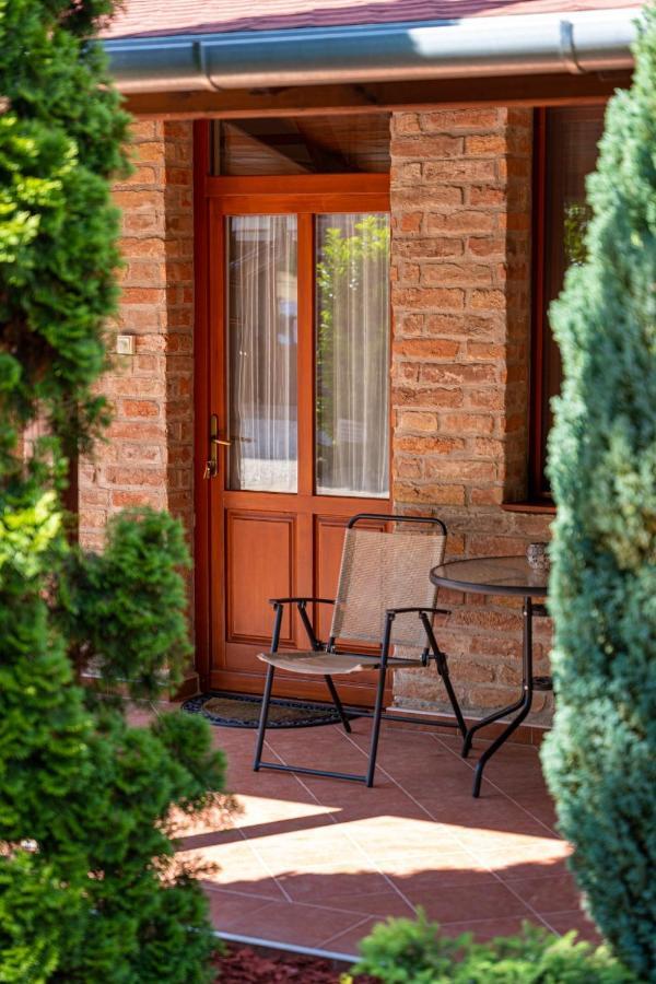 Varazsko Apartman Jula Exterior foto